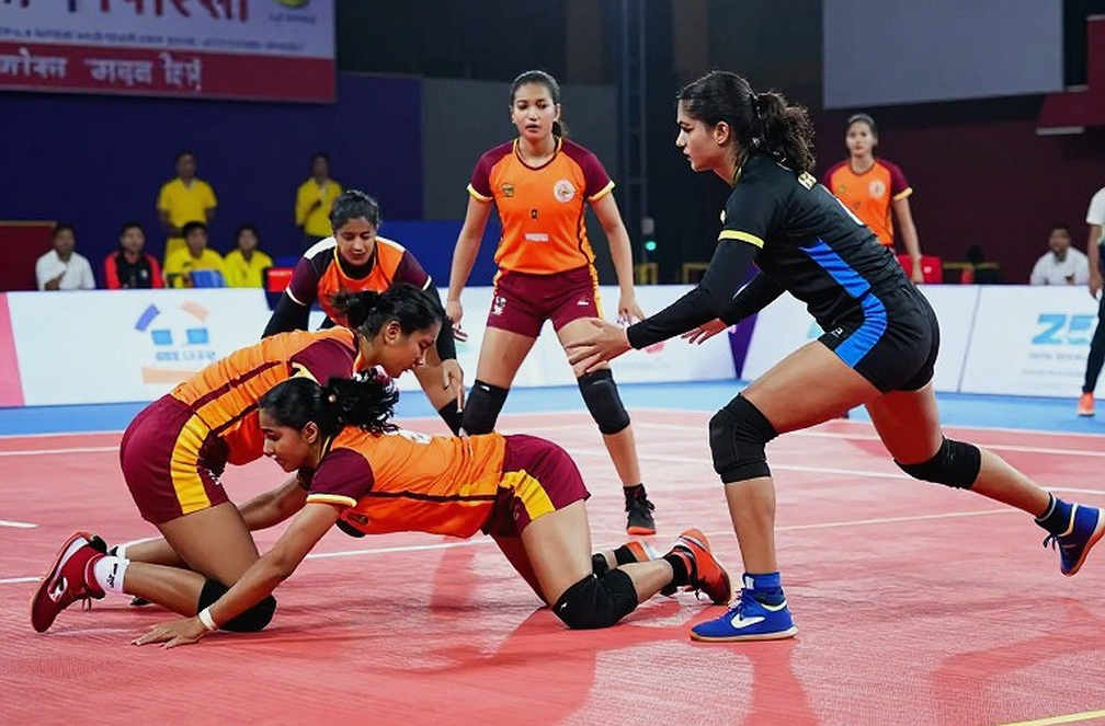₹93 लाख का पैडल और 40 फ़ीसदी का रेड: कबड्डी की दो बहीखातों में कौन सच बोल रहा है